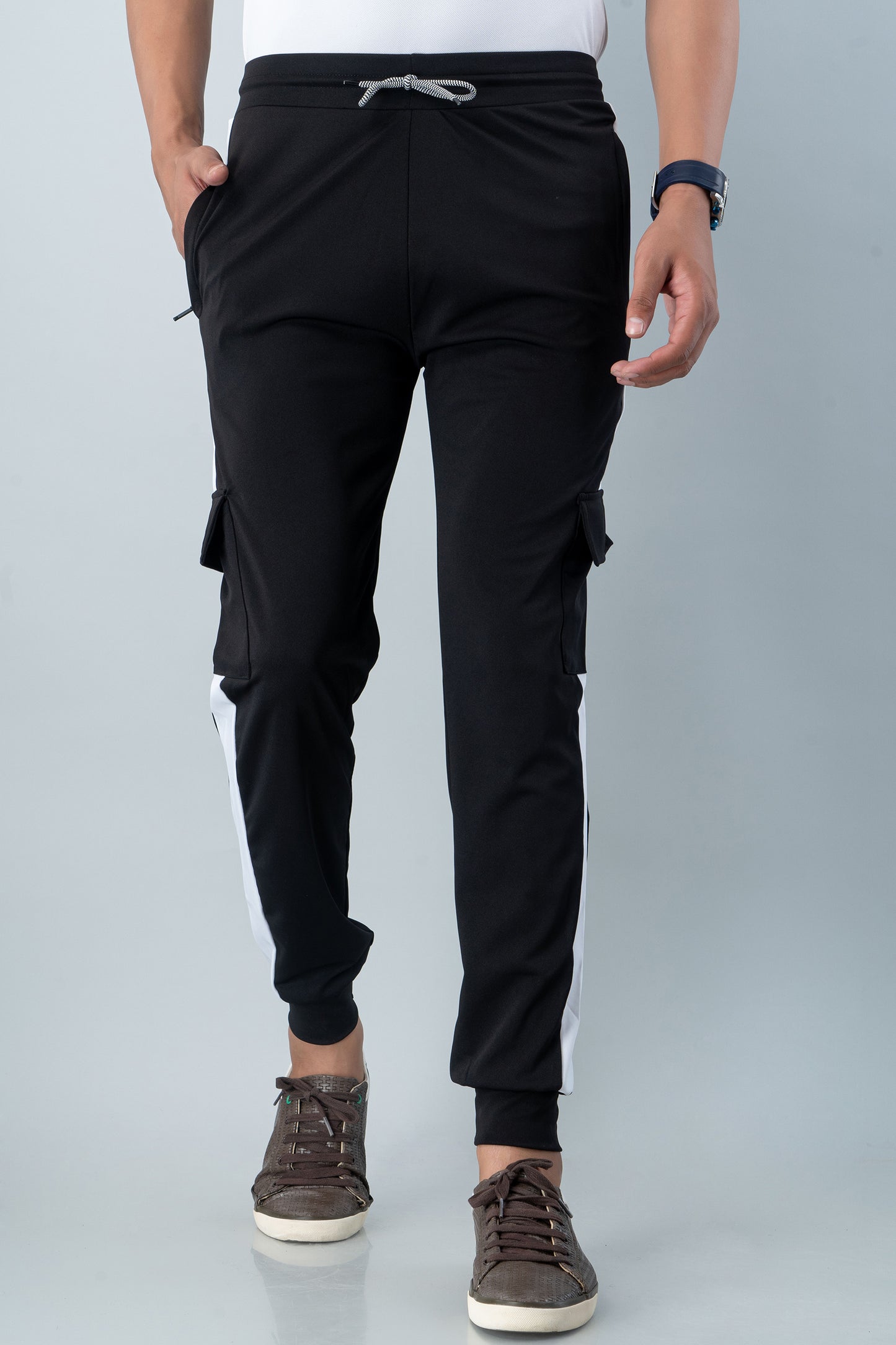Men Relaxed Mid-Rise Regular Fit Cotton 4-Pocket Lycra Jogger